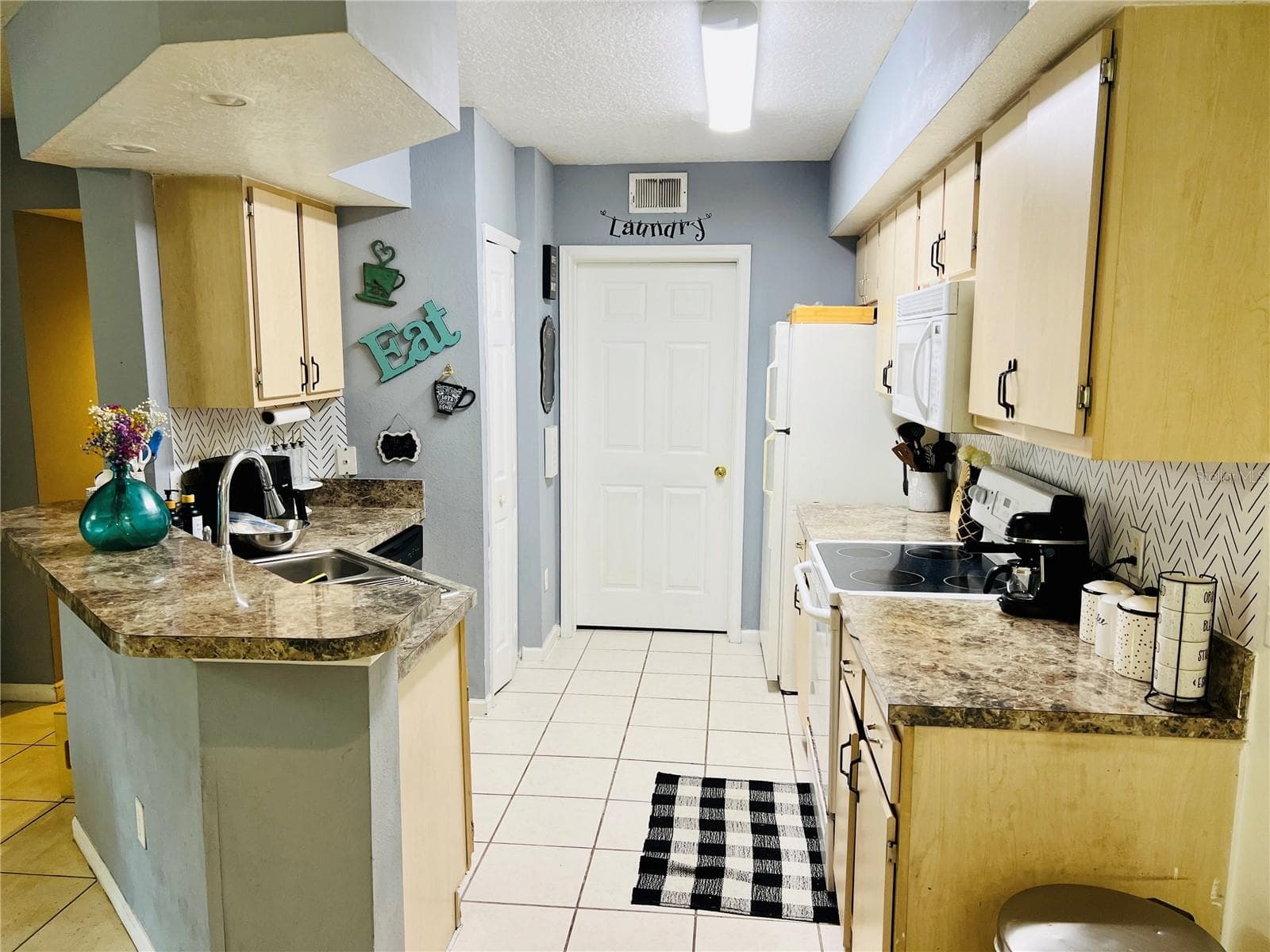 737 CREST PINES DRIVE — photo 3 of 23
