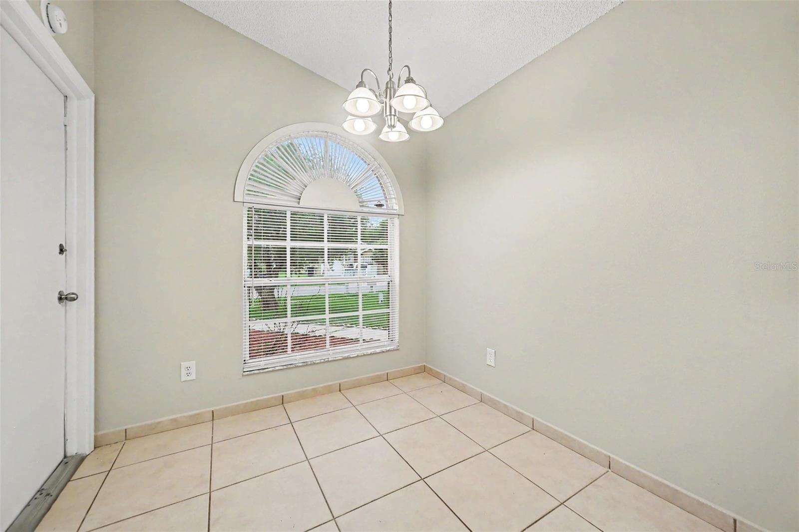 1162 SHOSHANNA DRIVE — photo 3 of 16