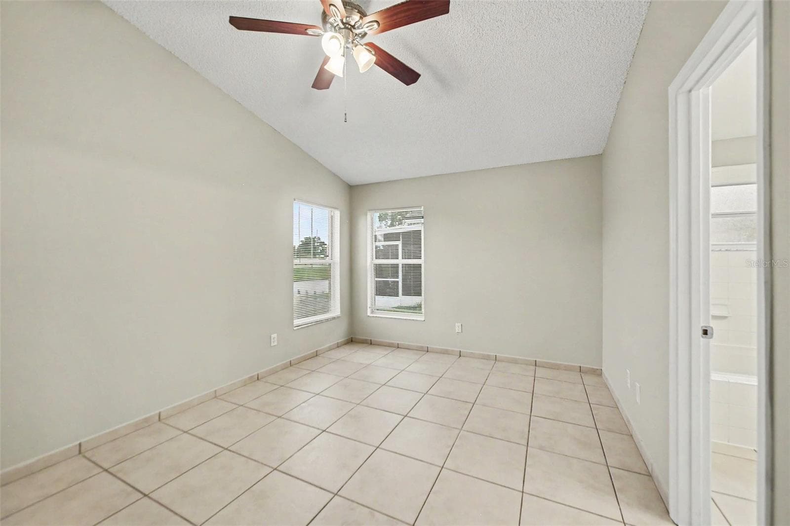1162 SHOSHANNA DRIVE — photo 5 of 16