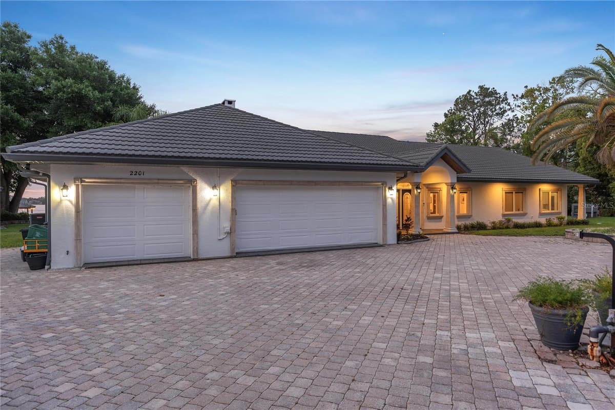 2201 COVE COURT — photo 17 of 50