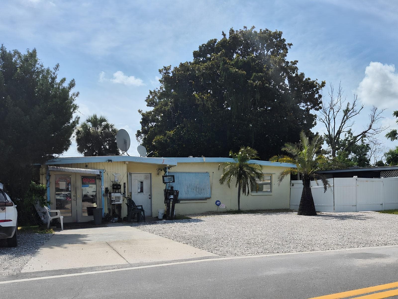 4007 FLAMINGO DRIVE