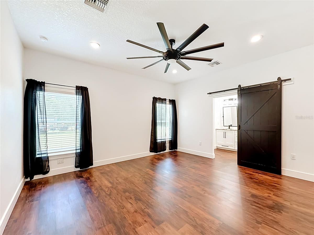 44524 CROSS COUNTRY BOULEVARD — photo 12 of 59