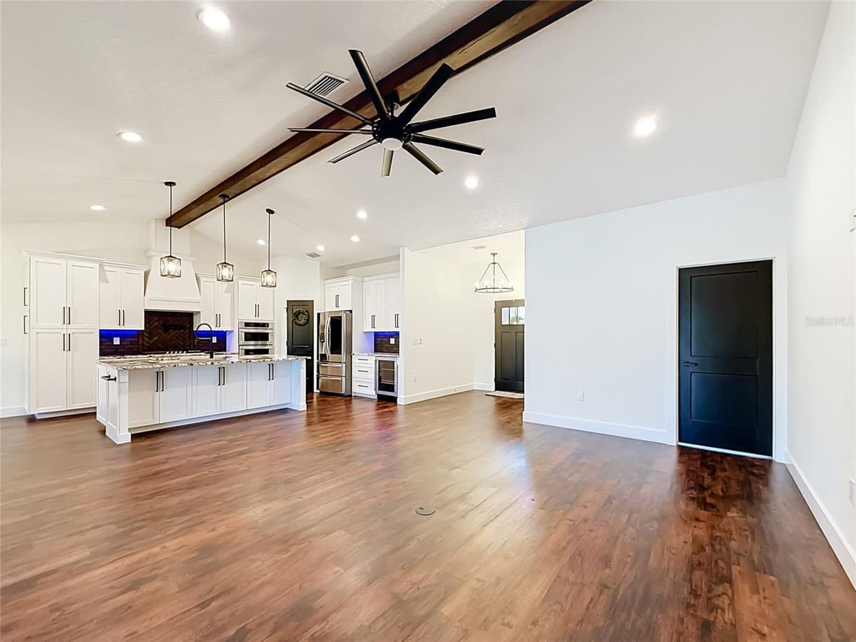 44524 CROSS COUNTRY BOULEVARD — photo 5 of 59
