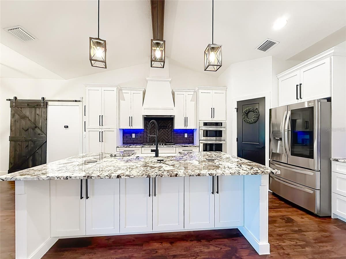 44524 CROSS COUNTRY BOULEVARD — photo 6 of 59