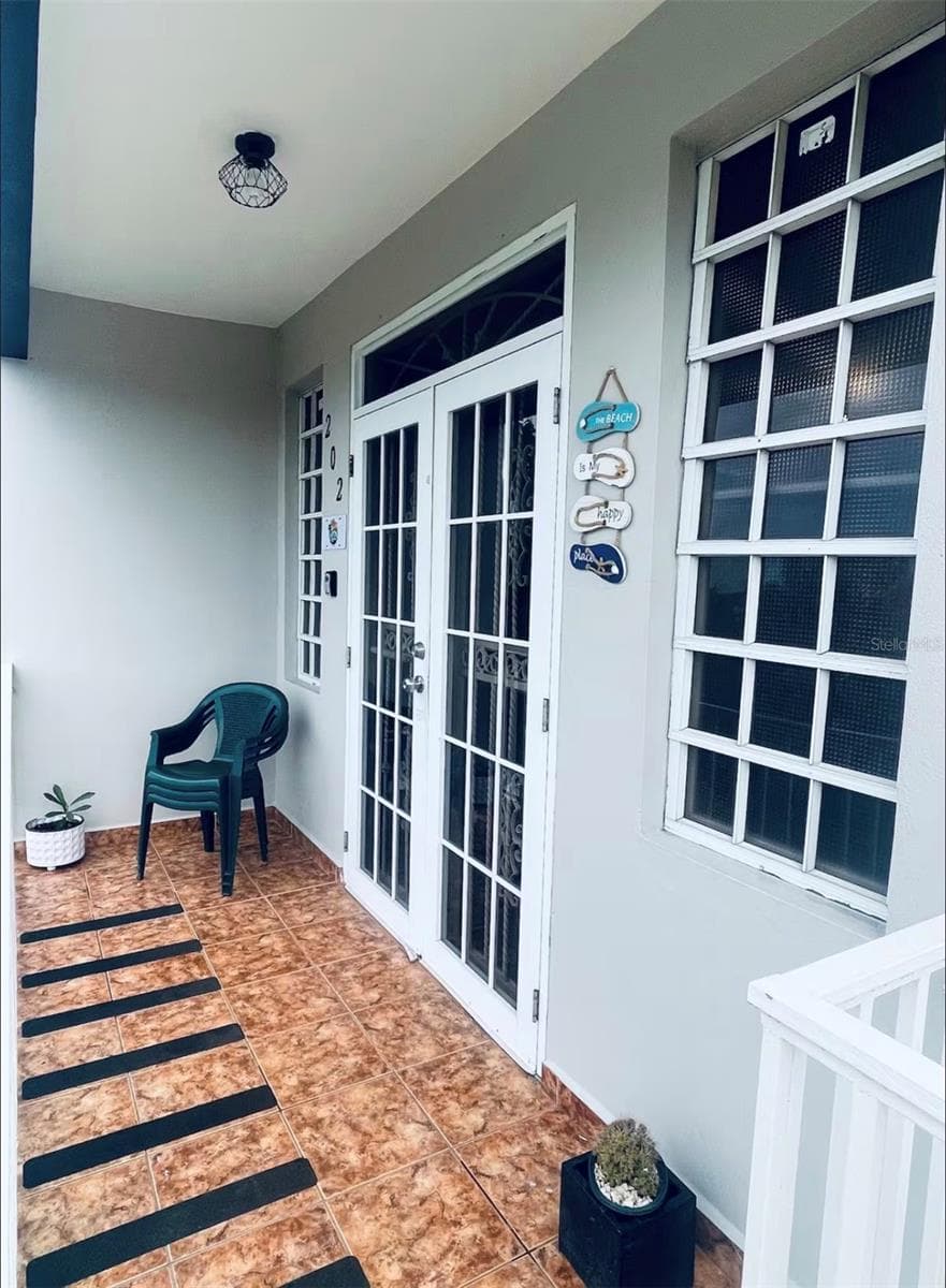 Apt 202 MANUEL GUILLOTY / LIBREVATO MONTALVO — photo 5 of 18