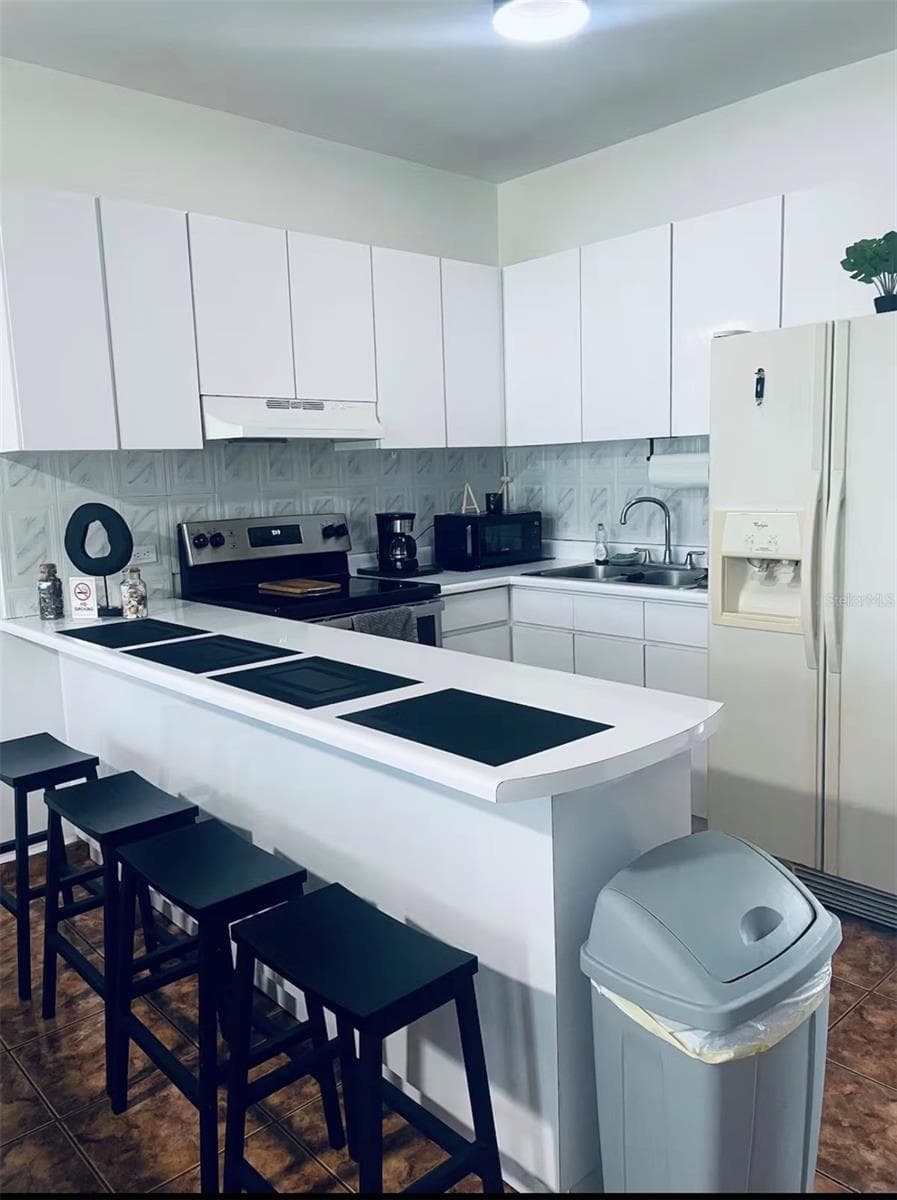 Apt 202 MANUEL GUILLOTY / LIBREVATO MONTALVO — photo 13 of 18