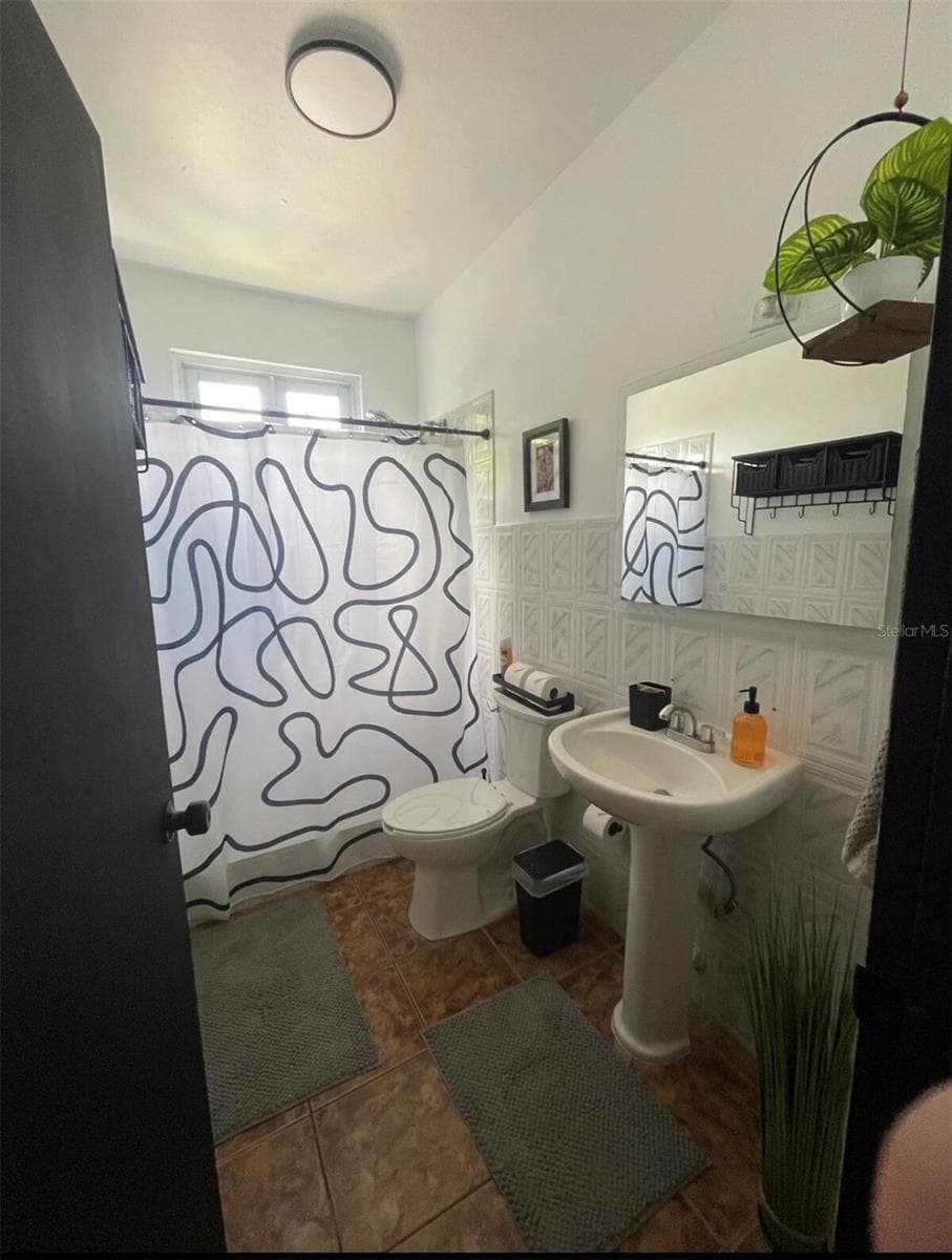 Apt 202 MANUEL GUILLOTY / LIBREVATO MONTALVO — photo 16 of 18