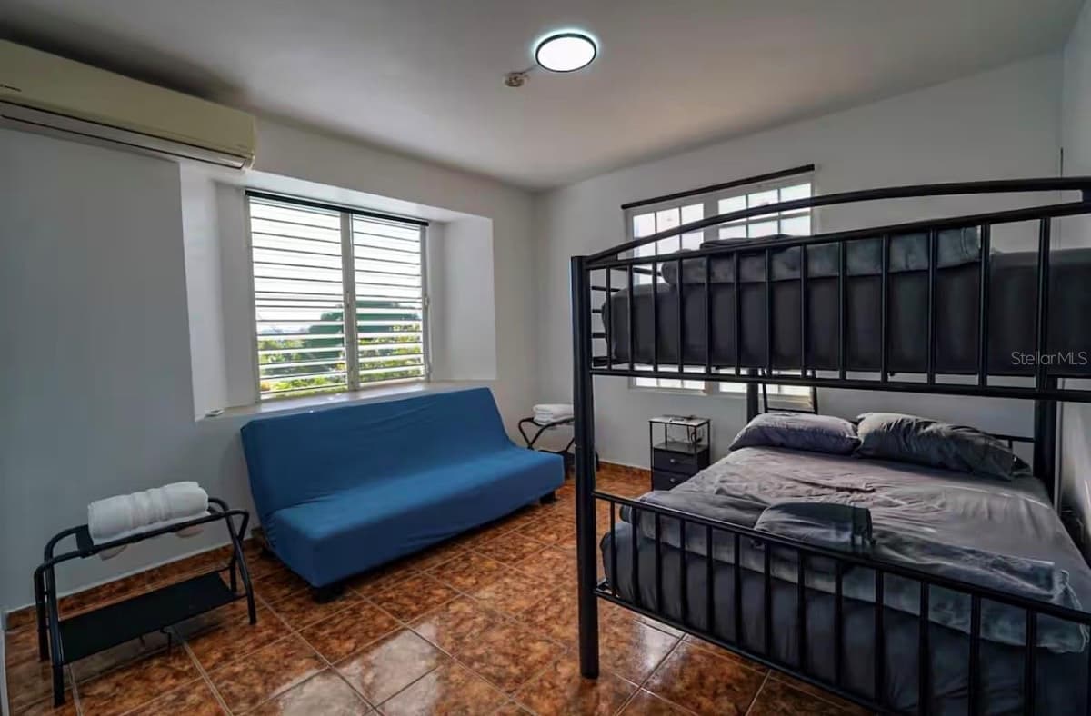Apt 202 MANUEL GUILLOTY / LIBREVATO MONTALVO — photo 14 of 18