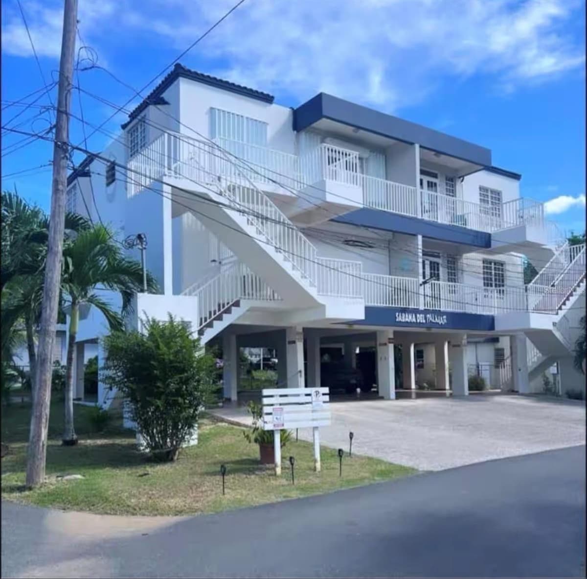 Apt 202 MANUEL GUILLOTY / LIBREVATO MONTALVO — photo 1 of 18