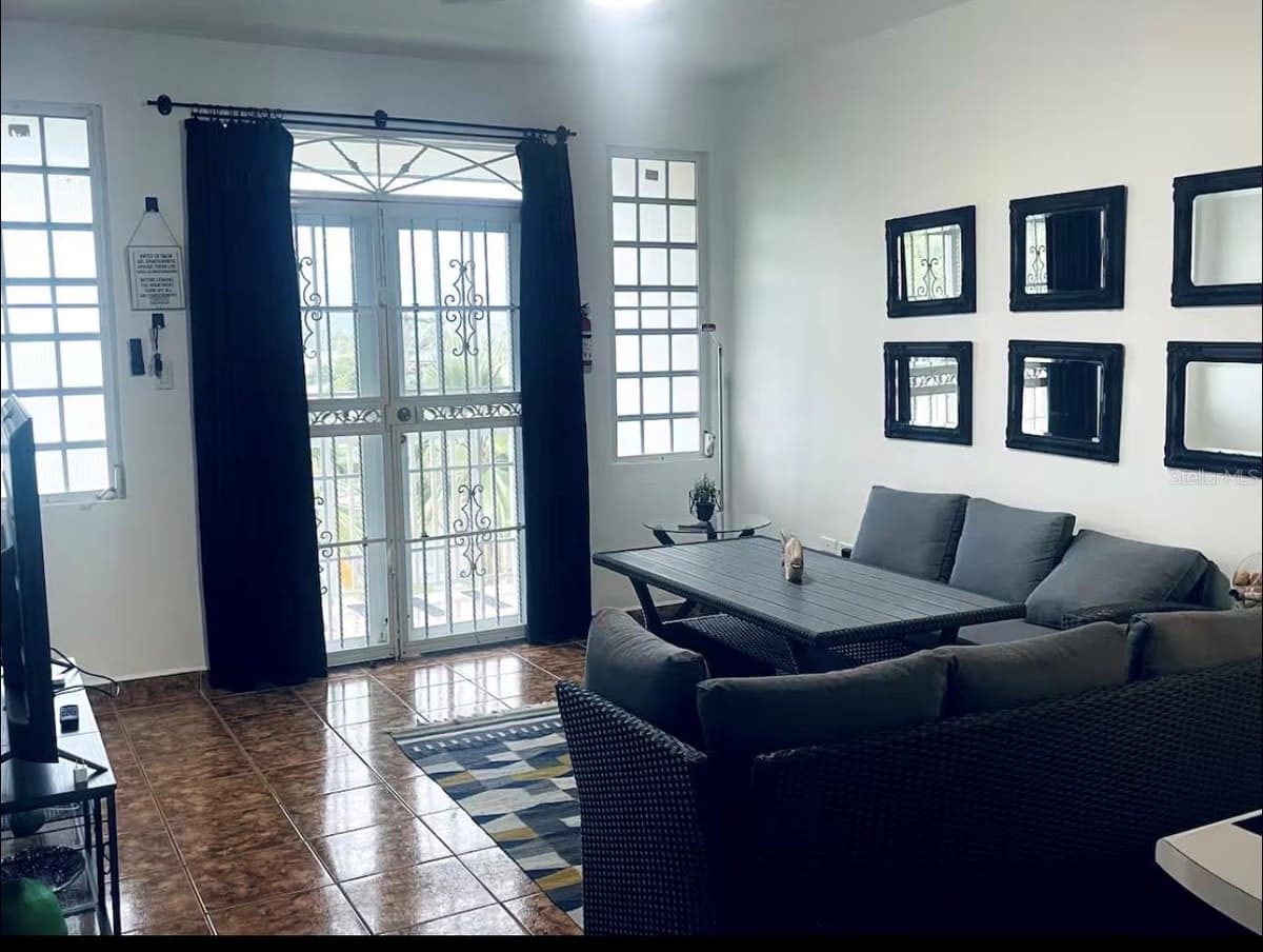 Apt 202 MANUEL GUILLOTY / LIBREVATO MONTALVO — photo 4 of 18