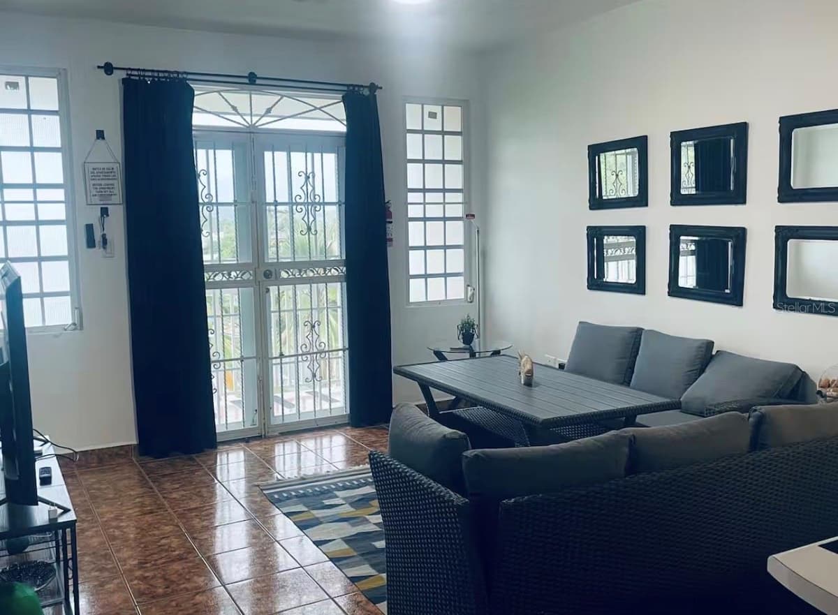 Apt 202 MANUEL GUILLOTY / LIBREVATO MONTALVO — photo 8 of 18