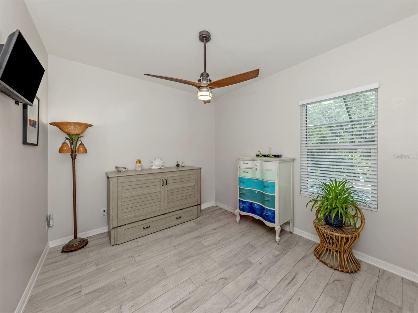 2565 LEMON AVENUE — photo 17 of 55
