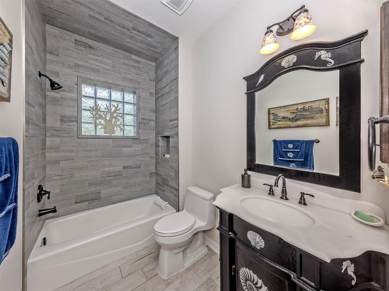 2565 LEMON AVENUE — photo 18 of 55