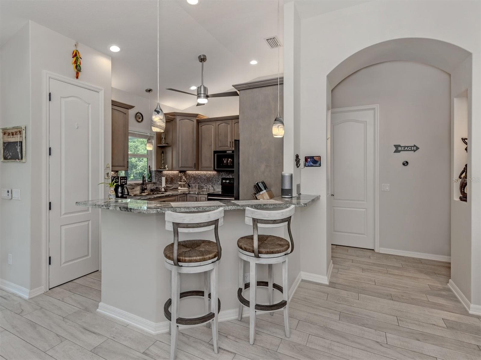 2565 LEMON AVENUE — photo 14 of 55