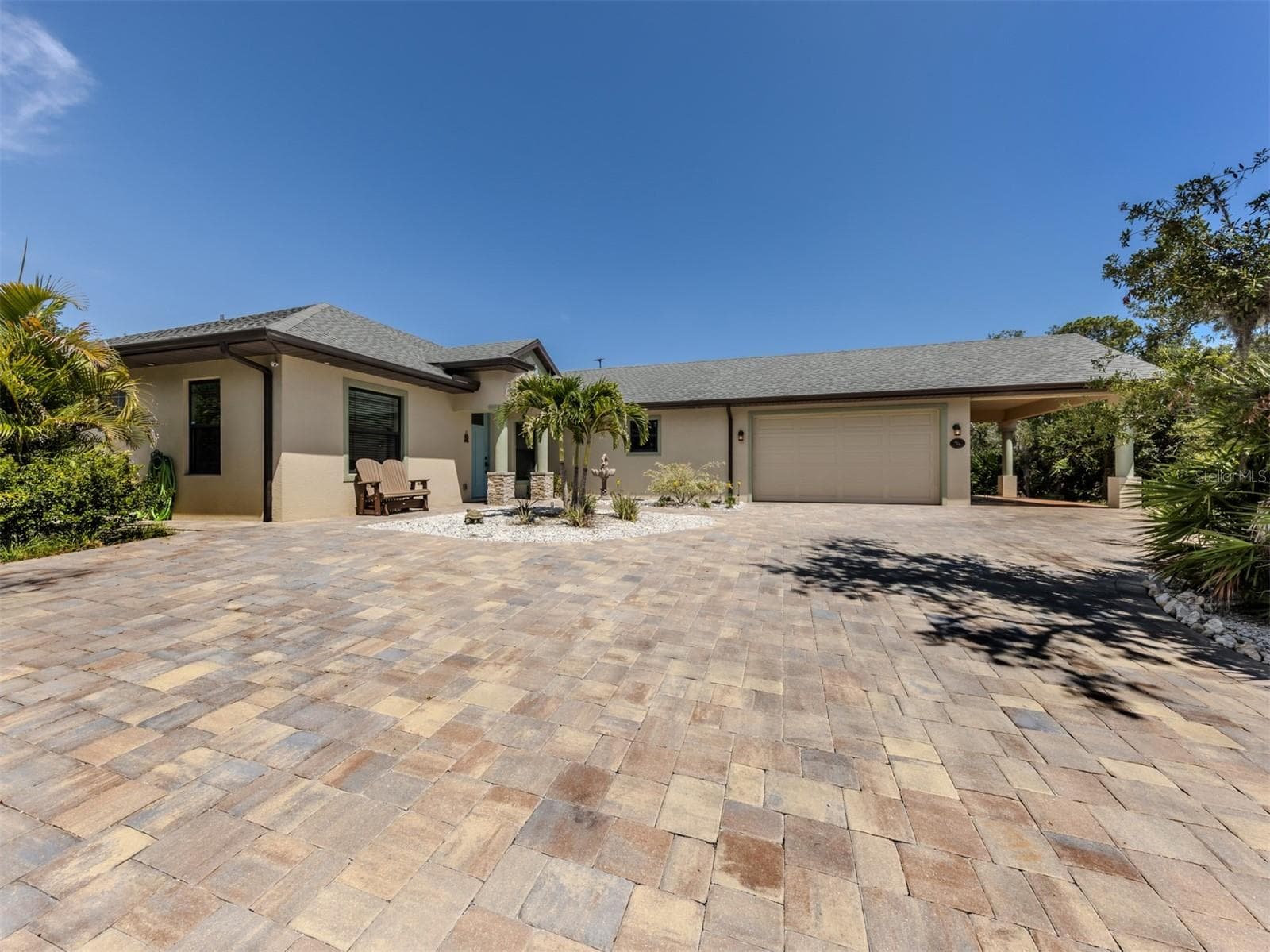 2565 LEMON AVENUE — photo 1 of 55