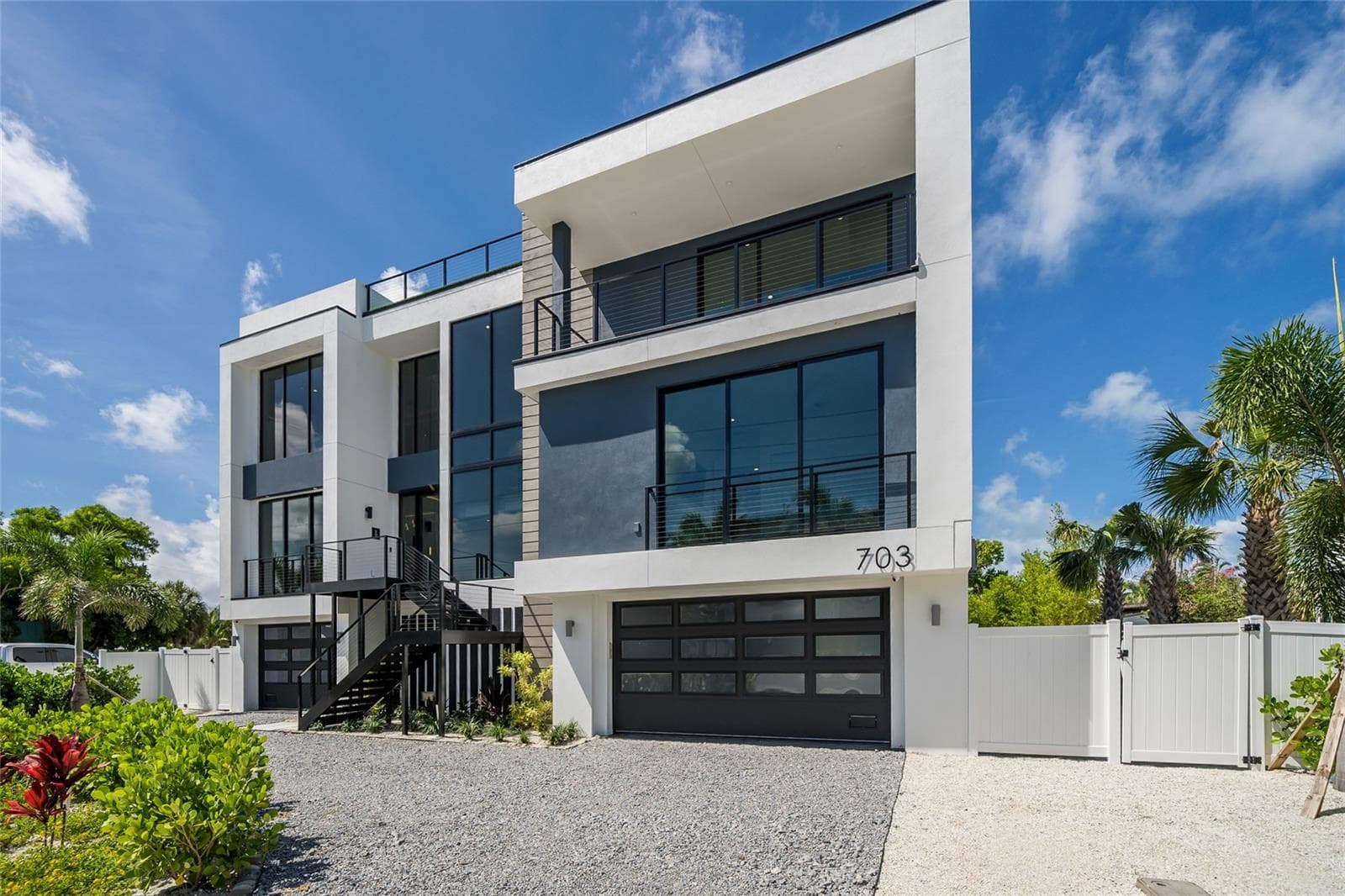 703 BAY BOULEVARD — photo 8 of 100