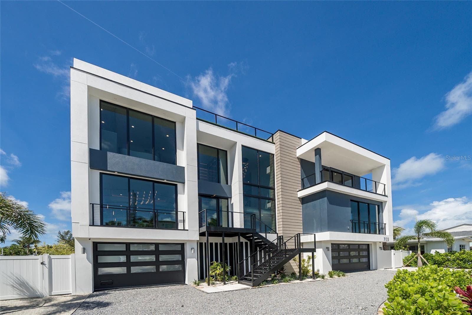 703 BAY BOULEVARD — photo 4 of 100