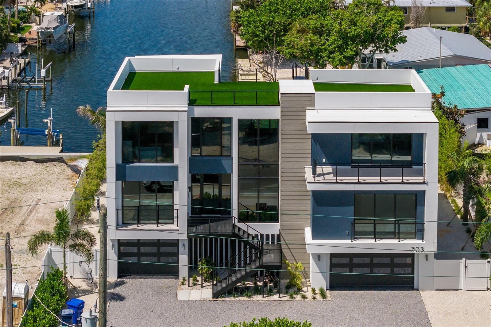 703 BAY BOULEVARD — photo 2 of 100