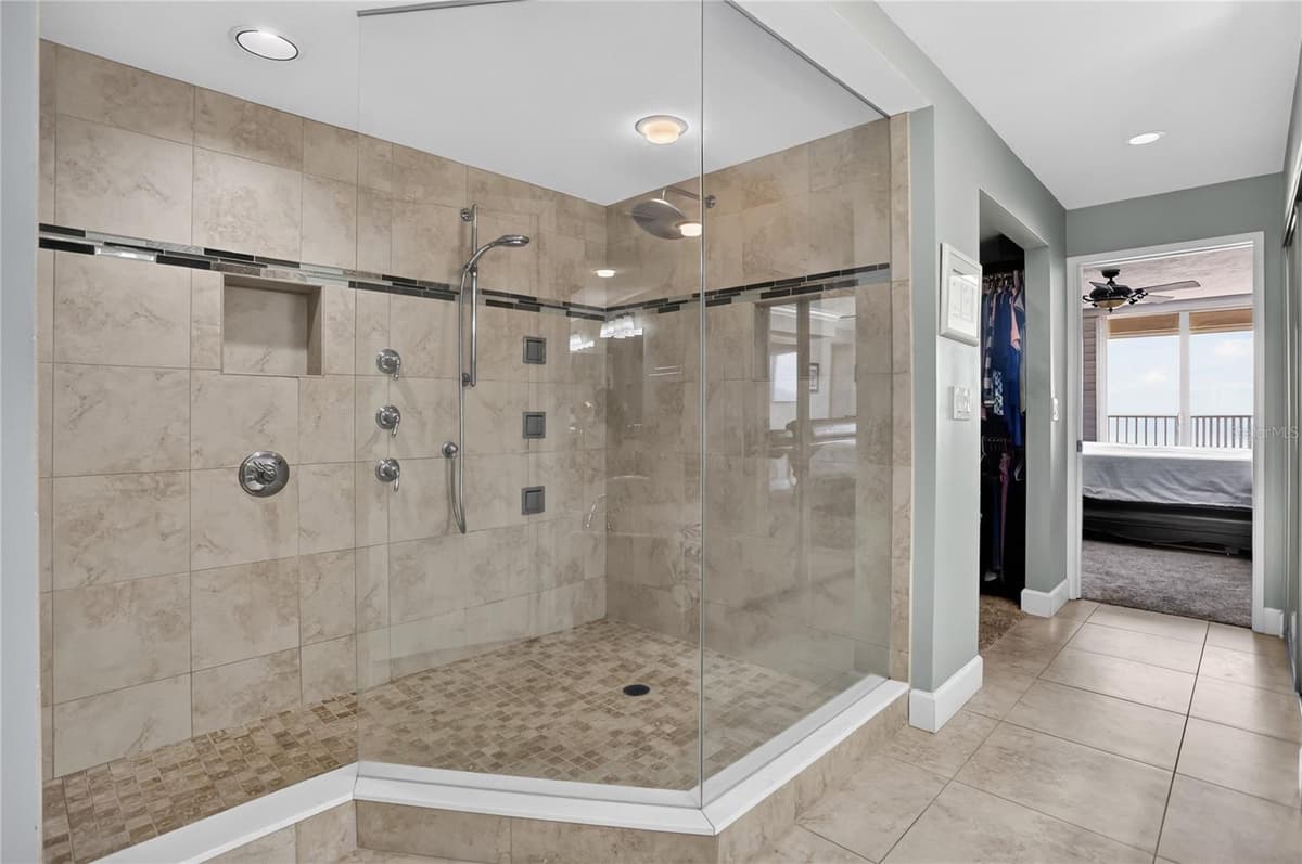 4651 ATLANTIC AVENUE — photo 16 of 49
