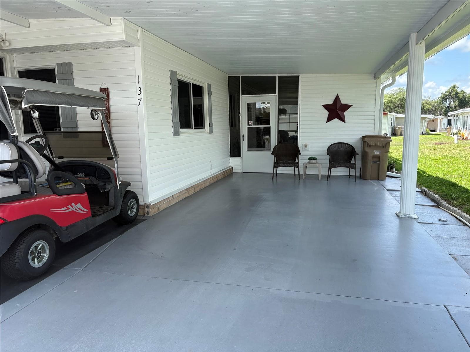 137 JACARANDA DRIVE — photo 3 of 33