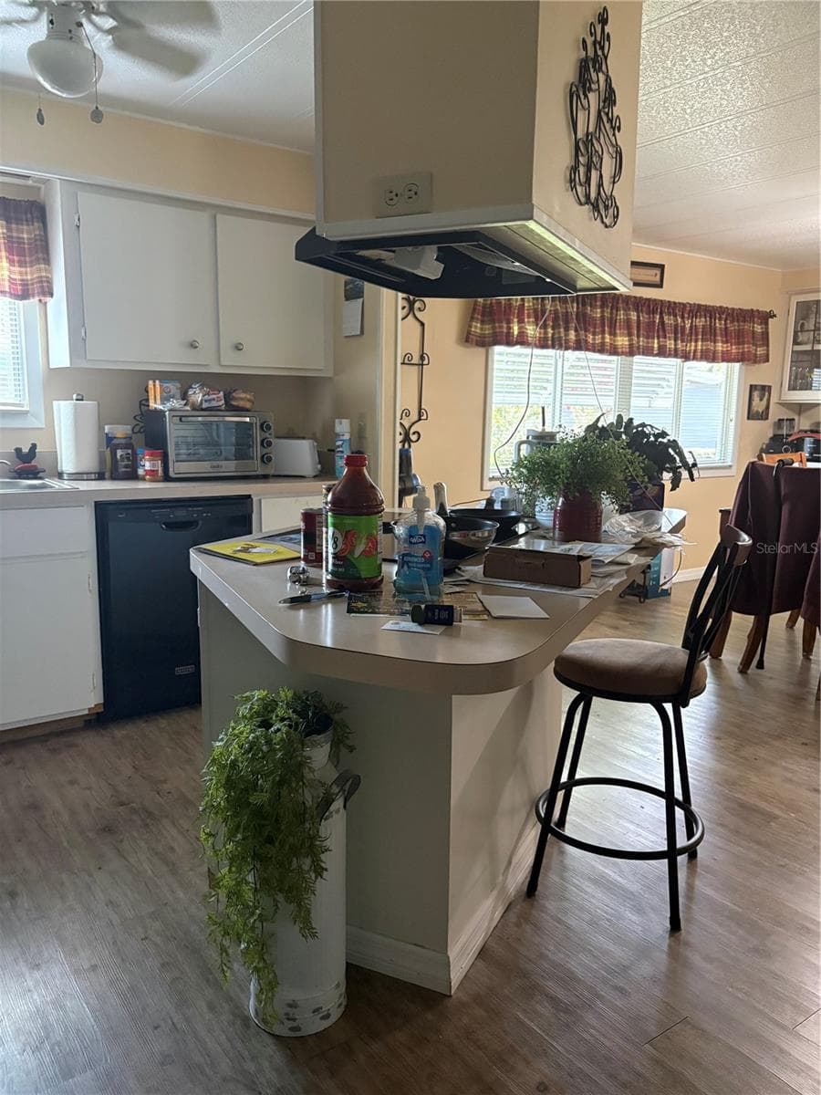 137 JACARANDA DRIVE — photo 9 of 33
