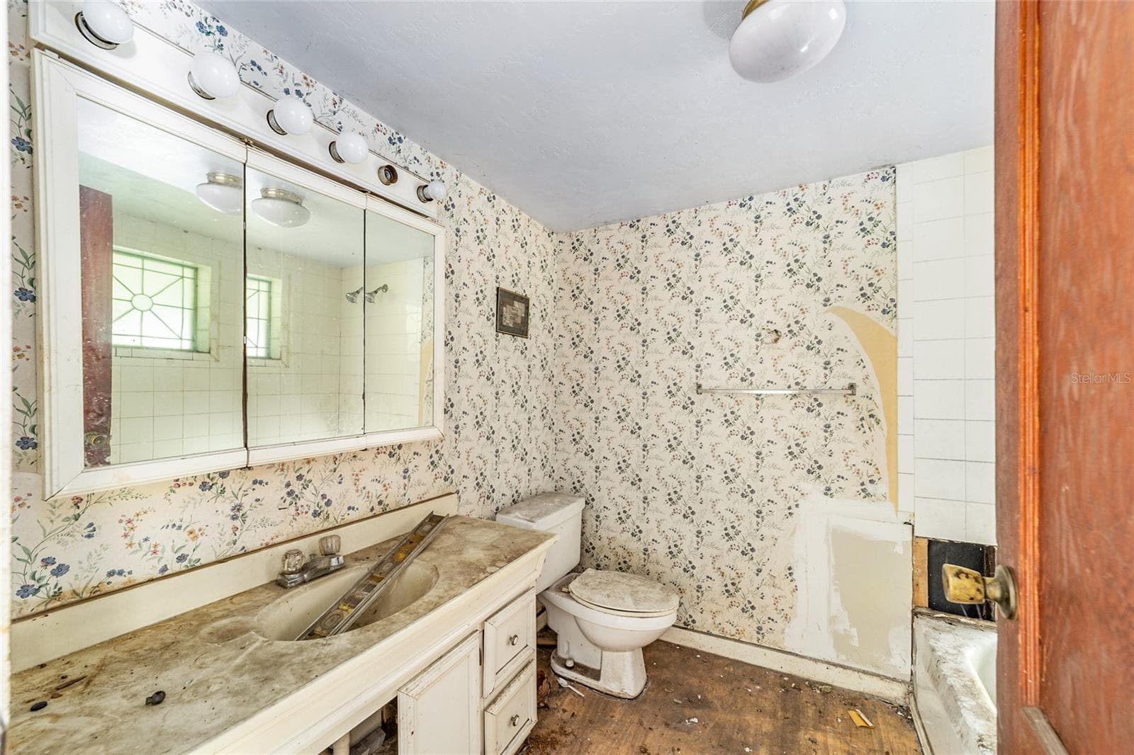 11768 GATLEN AVENUE — photo 18 of 50