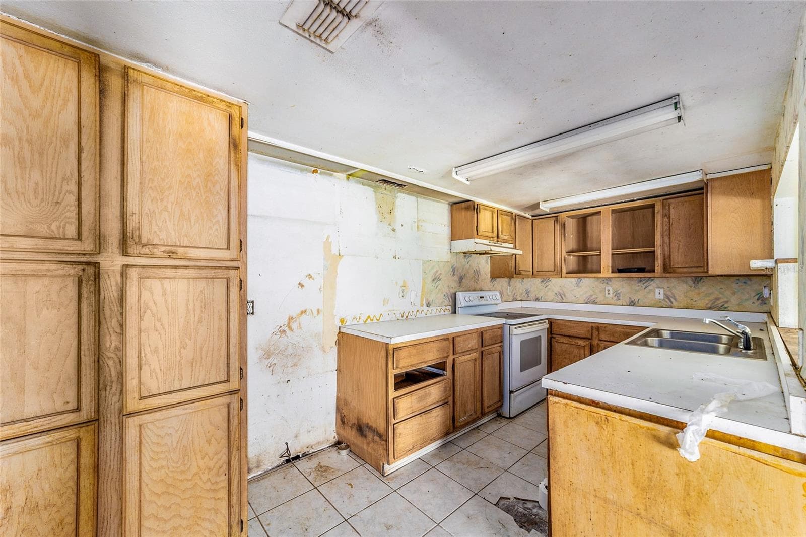 11768 GATLEN AVENUE — photo 7 of 50