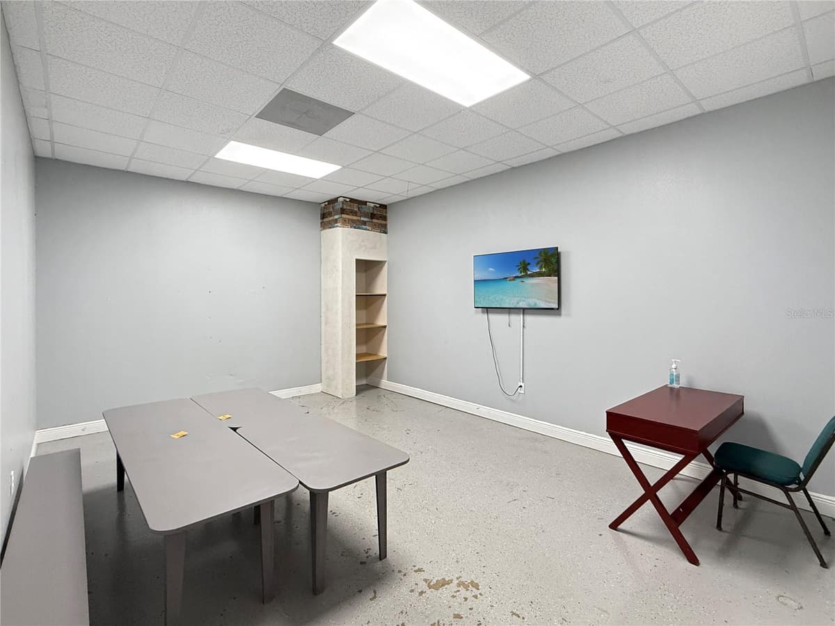 307 BASS STREET — photo 13 of 31