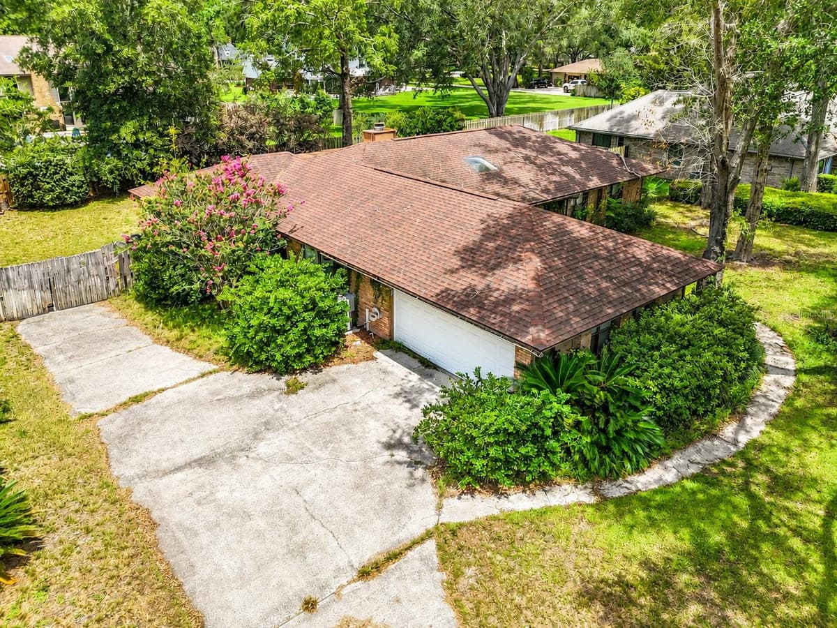 290 GLENEAGLES DRIVE — photo 1 of 33