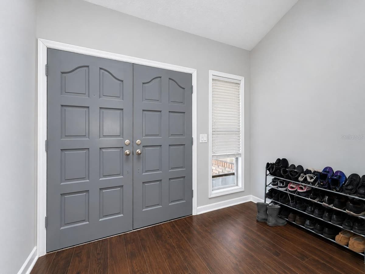 290 GLENEAGLES DRIVE — photo 4 of 33