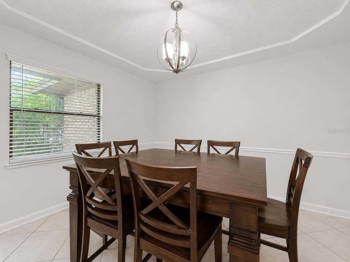 290 GLENEAGLES DRIVE — photo 15 of 33