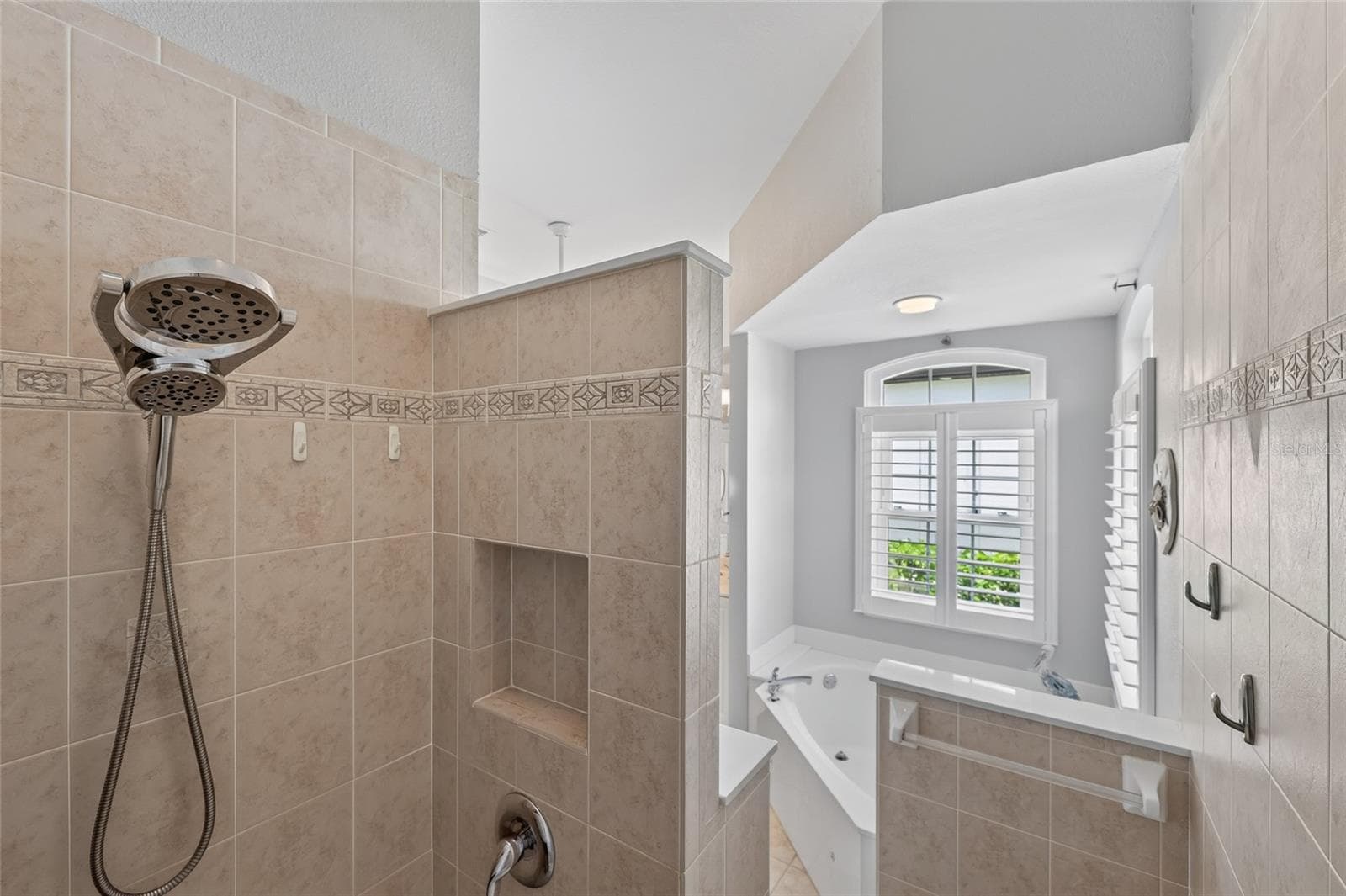 8232 ANTWERP CIRCLE — photo 25 of 54