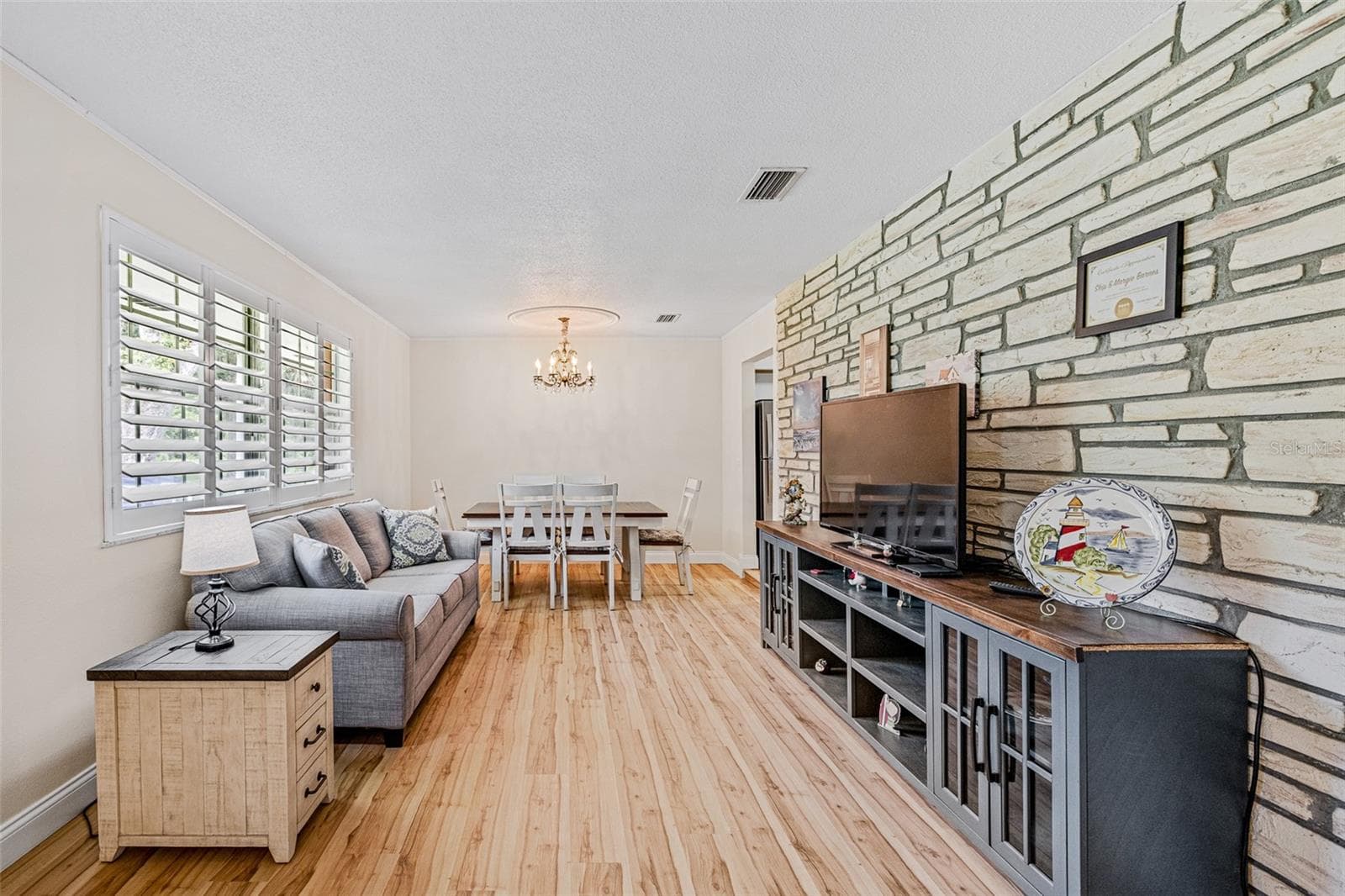585 CORBIN PARK ROAD — photo 6 of 49