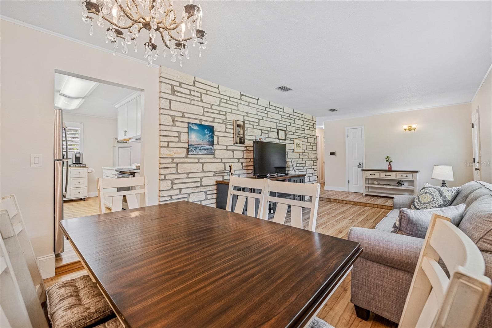 585 CORBIN PARK ROAD — photo 11 of 49