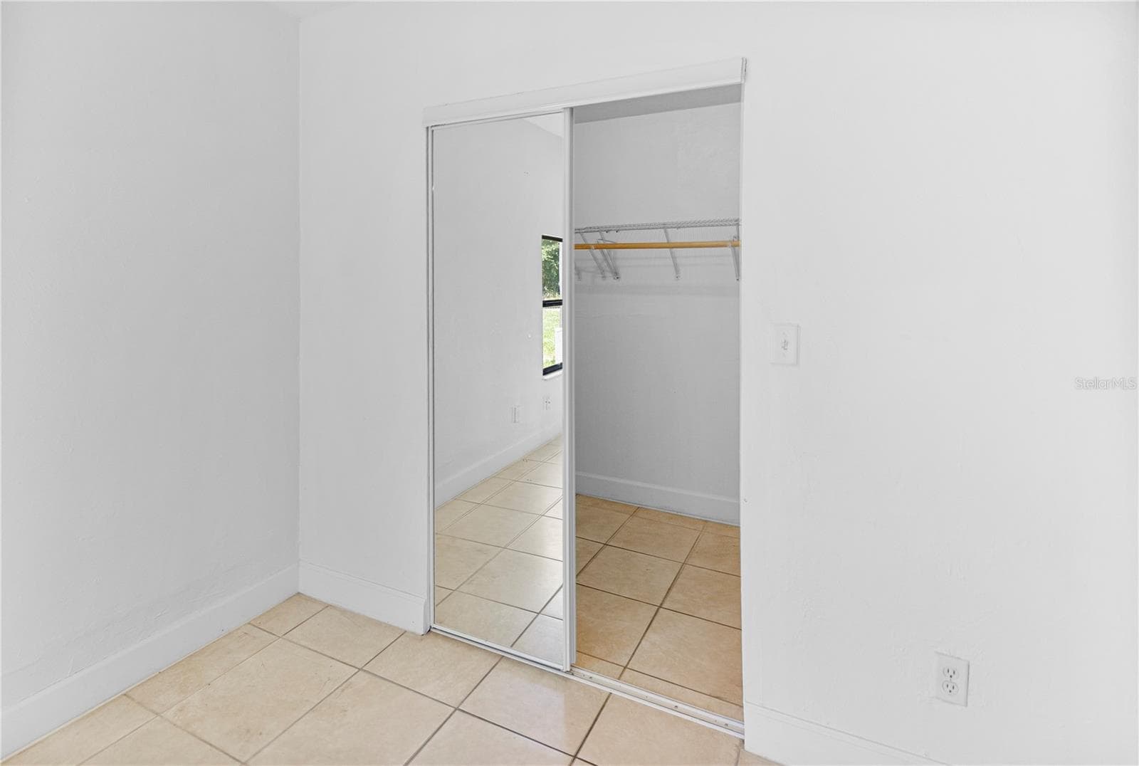 4303 ANDERSON ROAD — photo 13 of 39