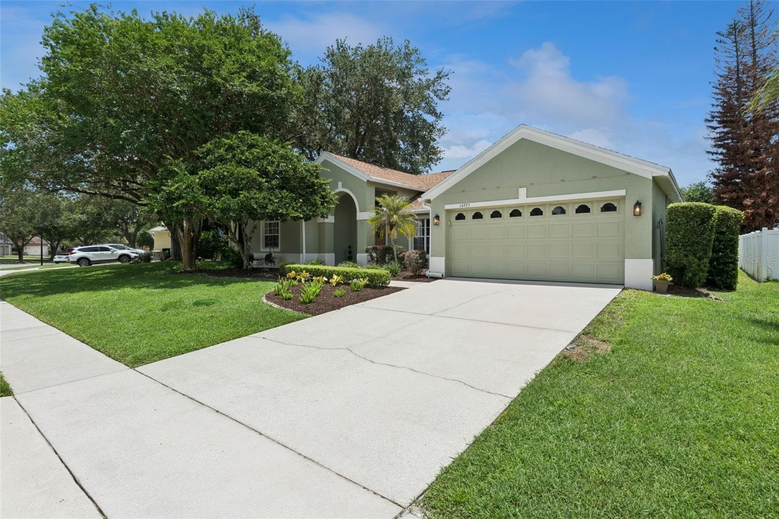 14975 FAVERSHAM CIRCLE — photo 2 of 54