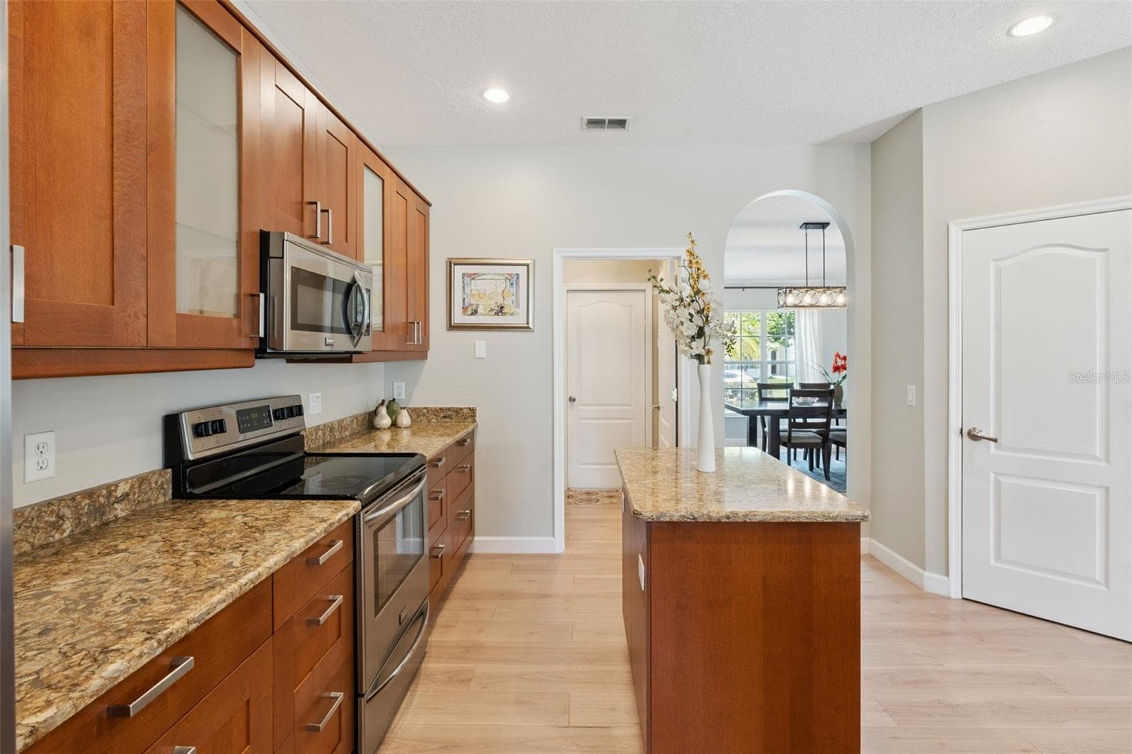 14975 FAVERSHAM CIRCLE — photo 11 of 54