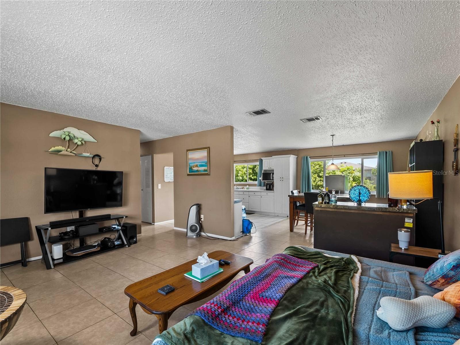 5008 CHAVES CIRCLE — photo 4 of 47