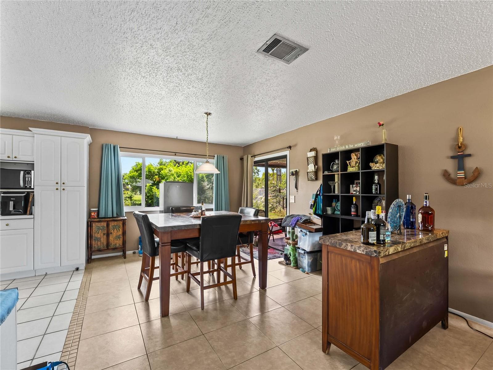 5008 CHAVES CIRCLE — photo 3 of 47
