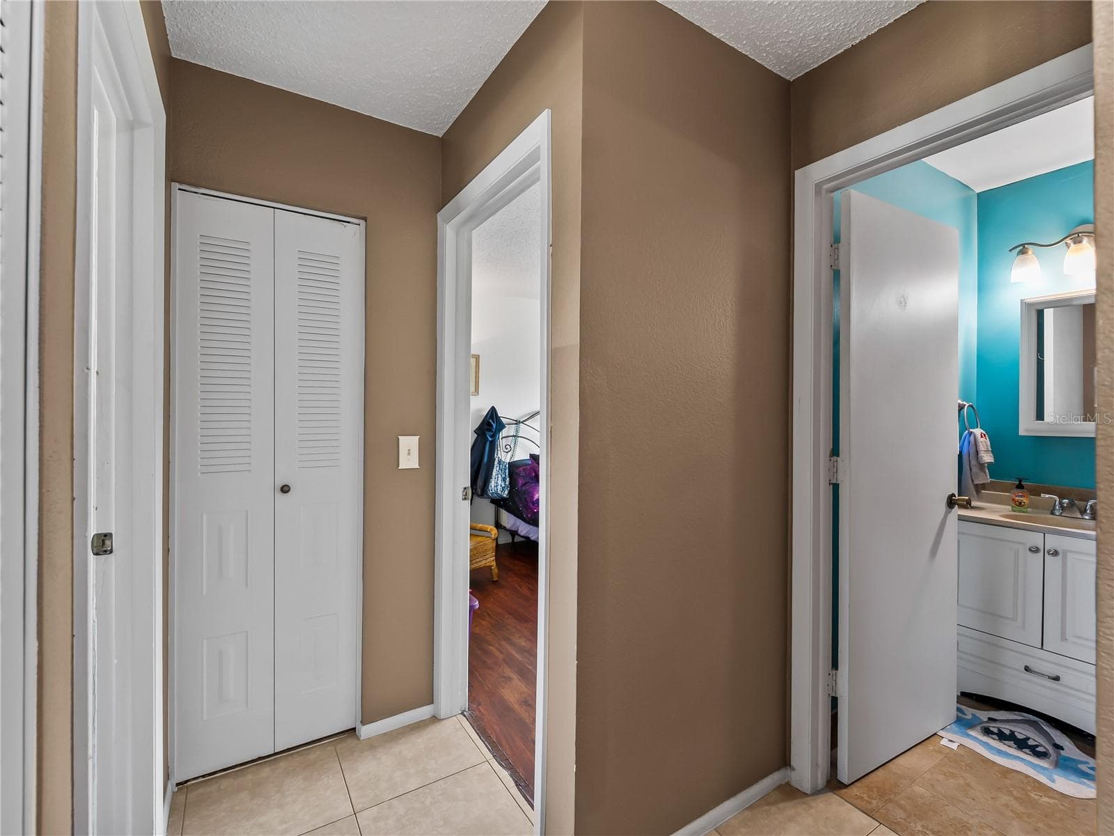 5008 CHAVES CIRCLE — photo 15 of 47