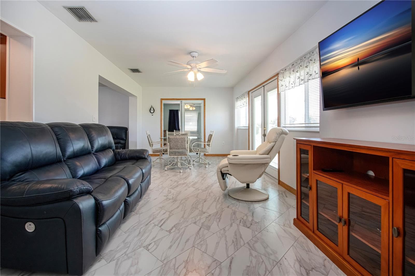 624 LA JOLLA AVENUE — photo 24 of 61
