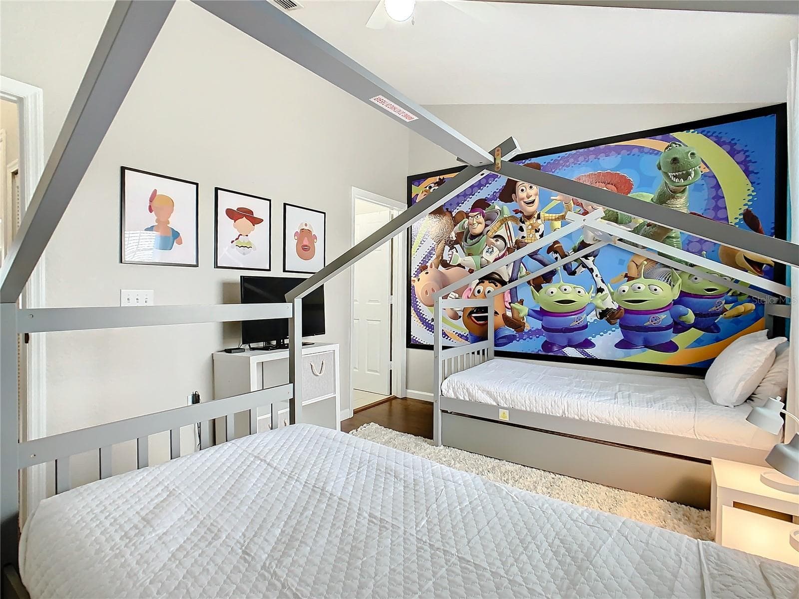7654 OTTERSPOOL STREET — photo 25 of 77