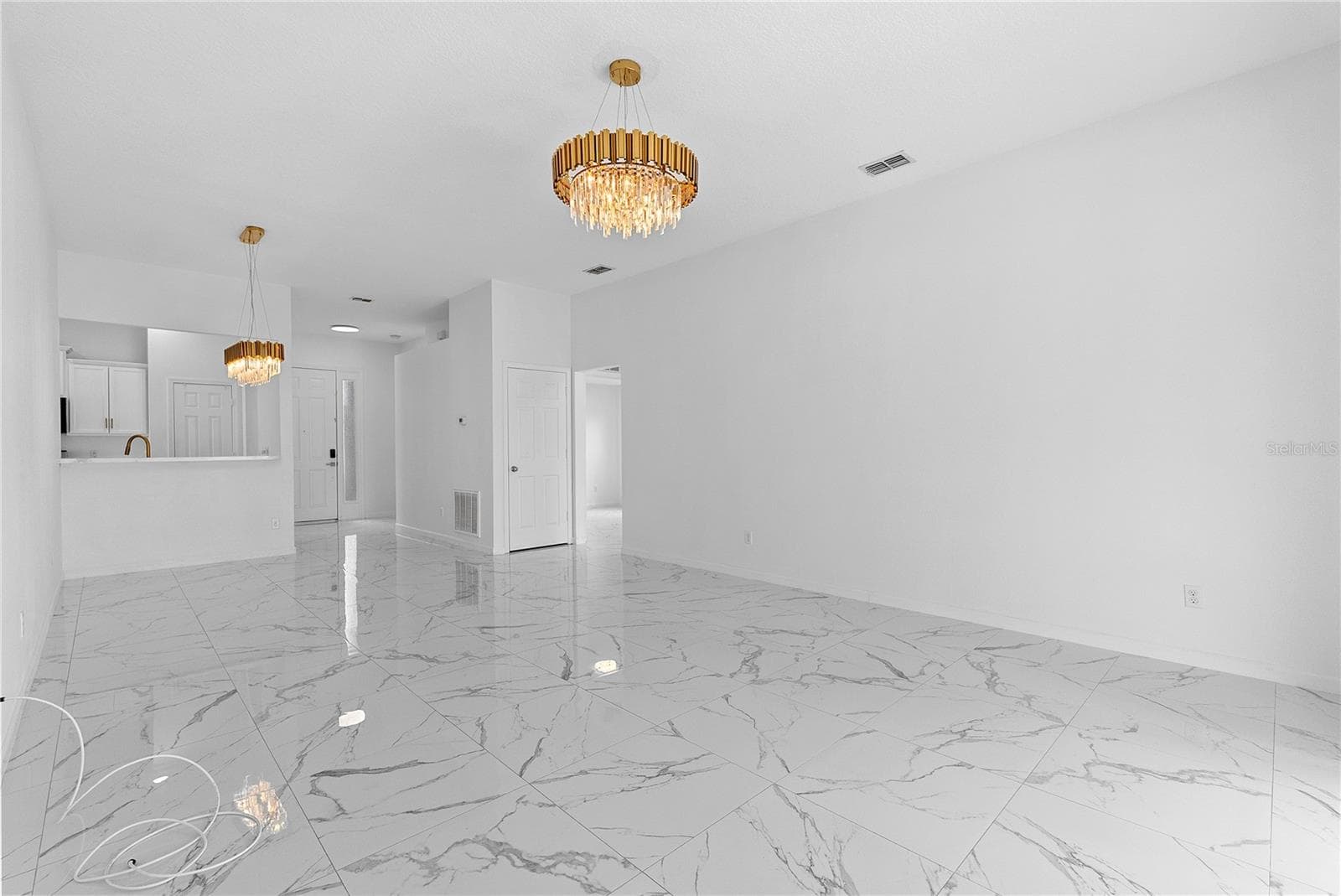 337 GIOVANI BOULEVARD — photo 8 of 31