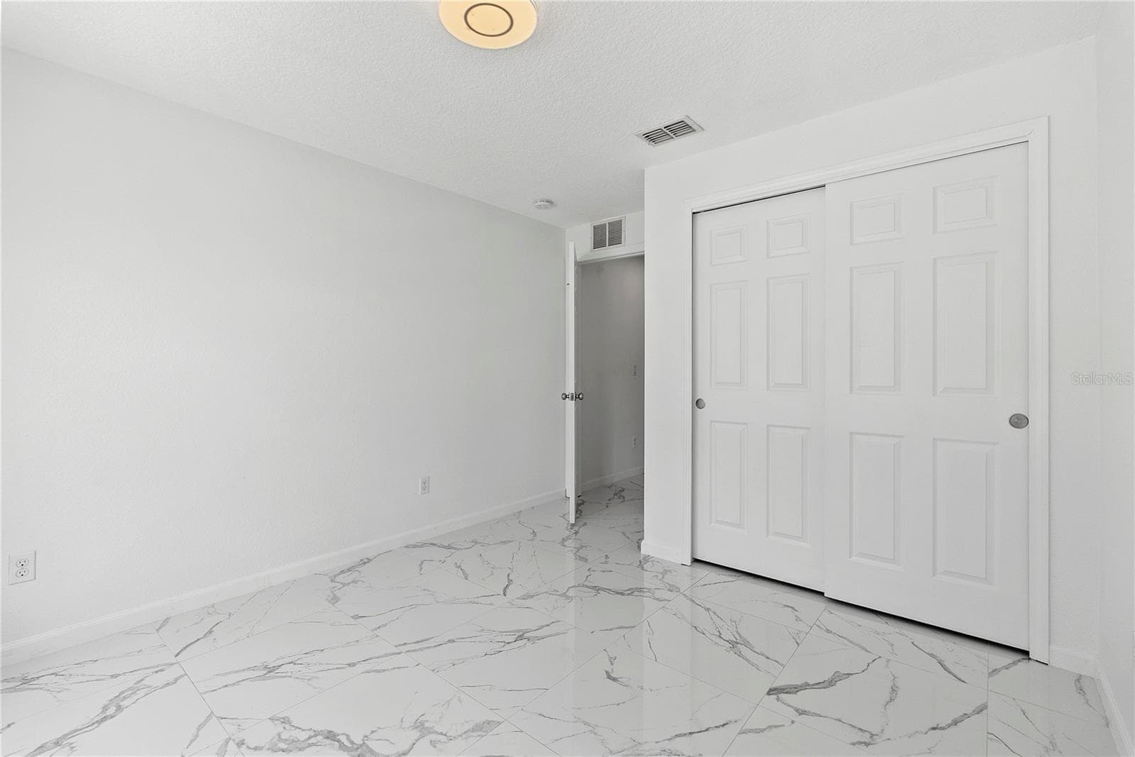 337 GIOVANI BOULEVARD — photo 23 of 31