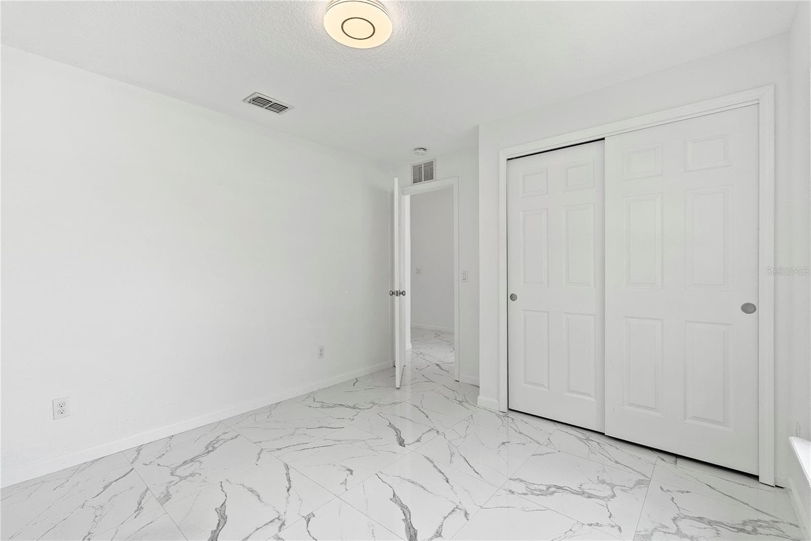 337 GIOVANI BOULEVARD — photo 15 of 31