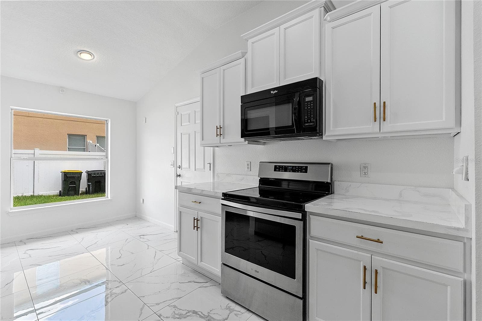 337 GIOVANI BOULEVARD — photo 9 of 31