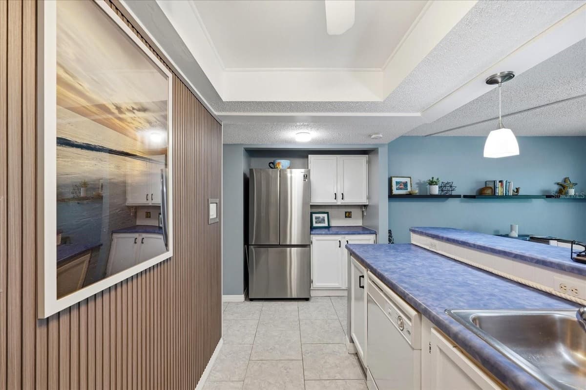 19450 GULF BOULEVARD — photo 11 of 51