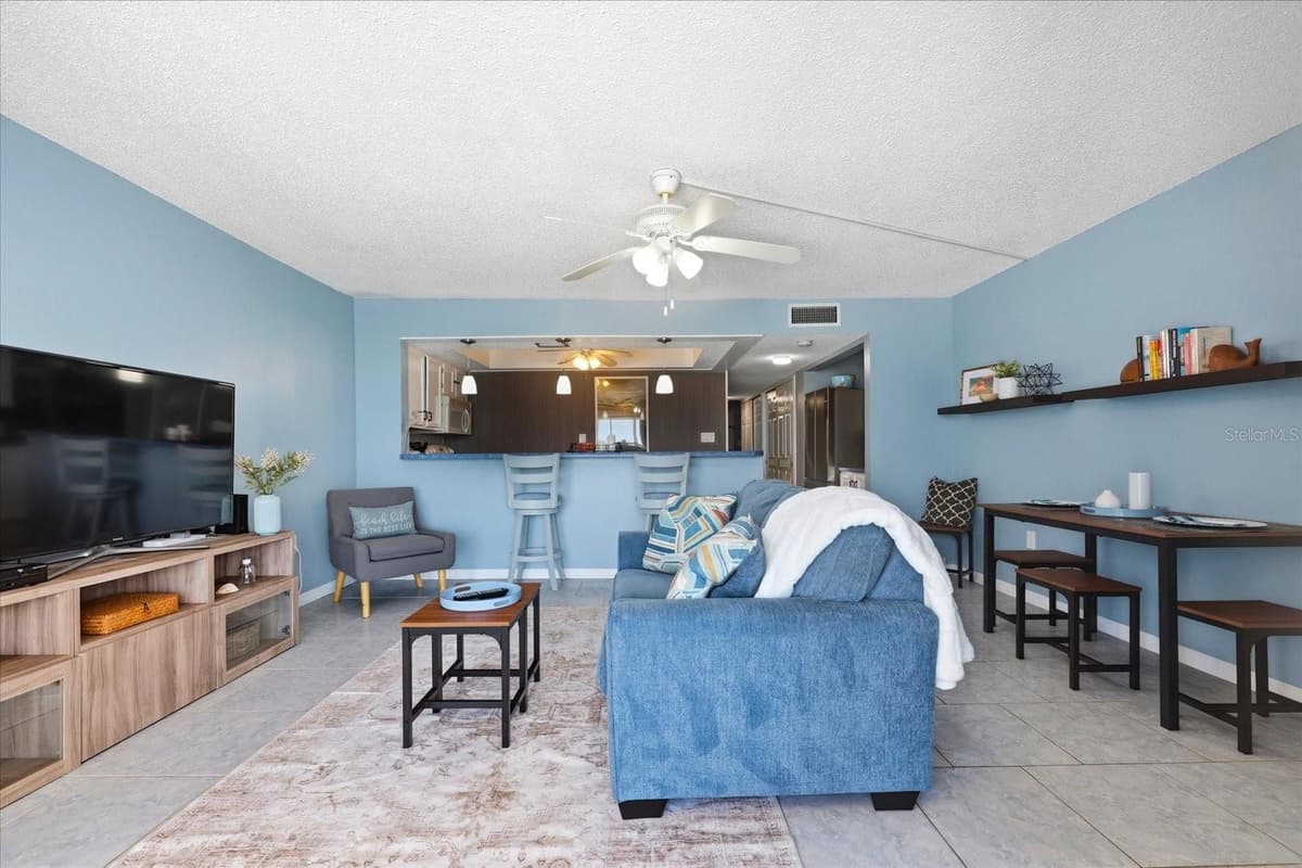 19450 GULF BOULEVARD — photo 17 of 51