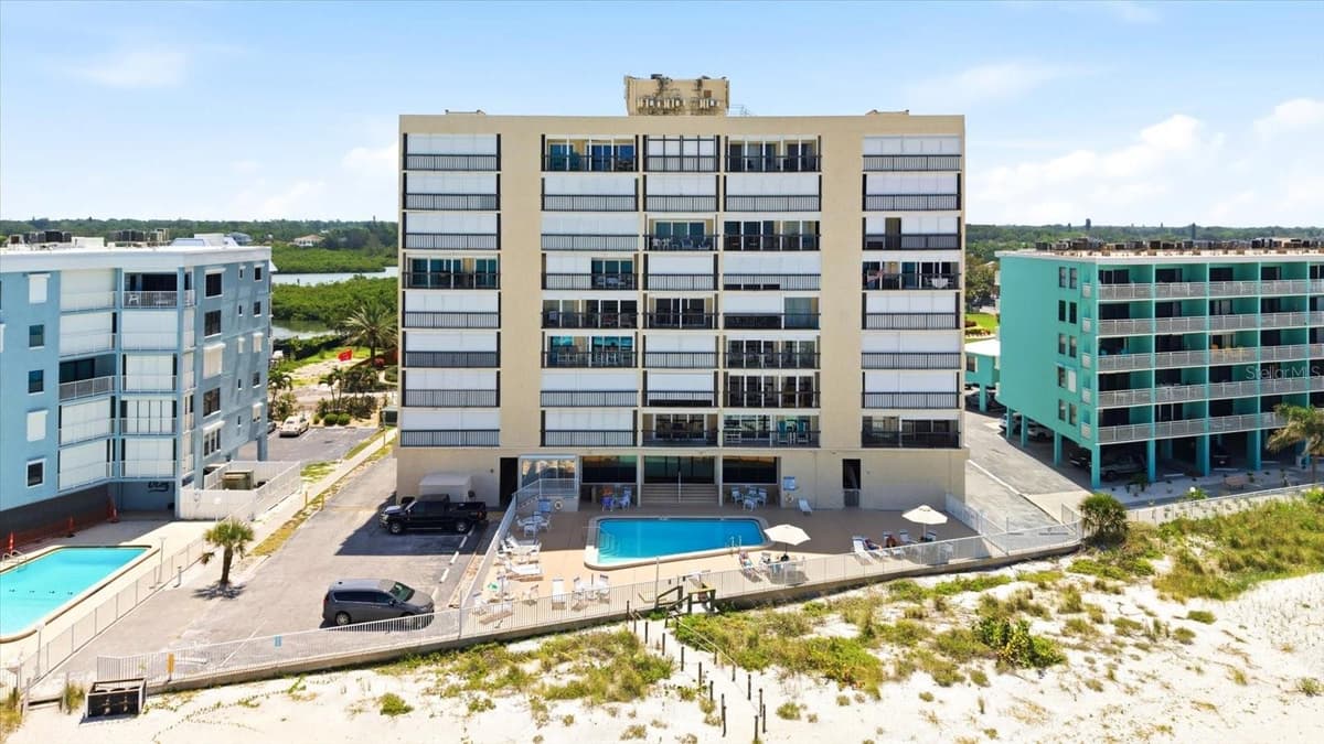 19450 GULF BOULEVARD — photo 41 of 51