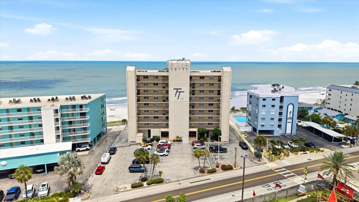 19450 GULF BOULEVARD — photo 35 of 51